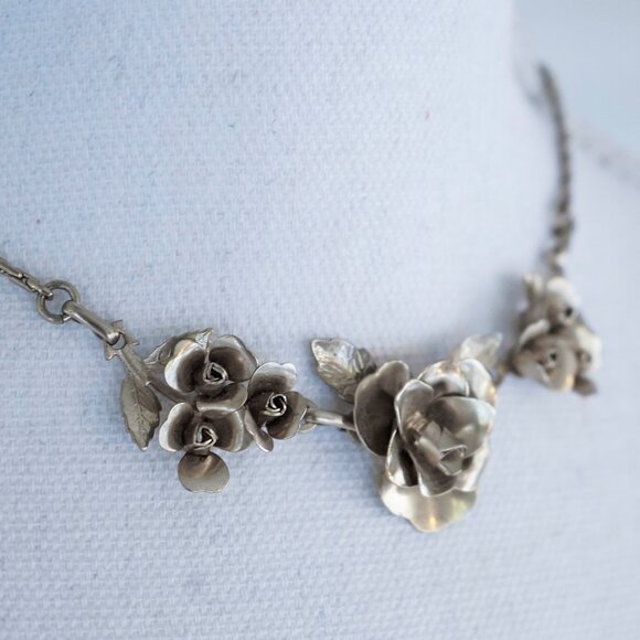 Vintage 80s Silver Tone Tin Formed Rose Necklace - Picture 7 of 8